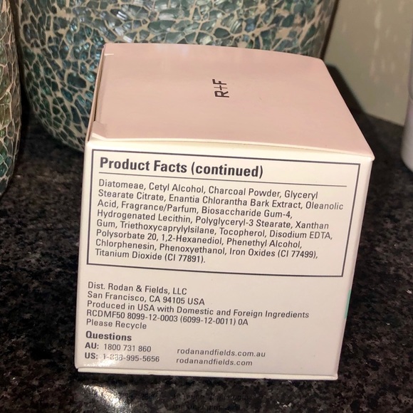 🖤 Charcoal Recharge Detox Mask 🖤 by R and F - Picture 3 of 6